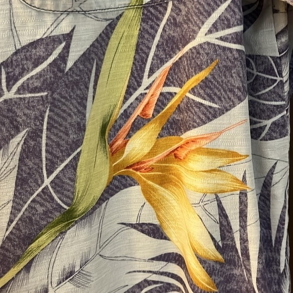Tommy Bahama men’s 100% silk Hawaiian shirt. Size Small - Picture 6 of 9